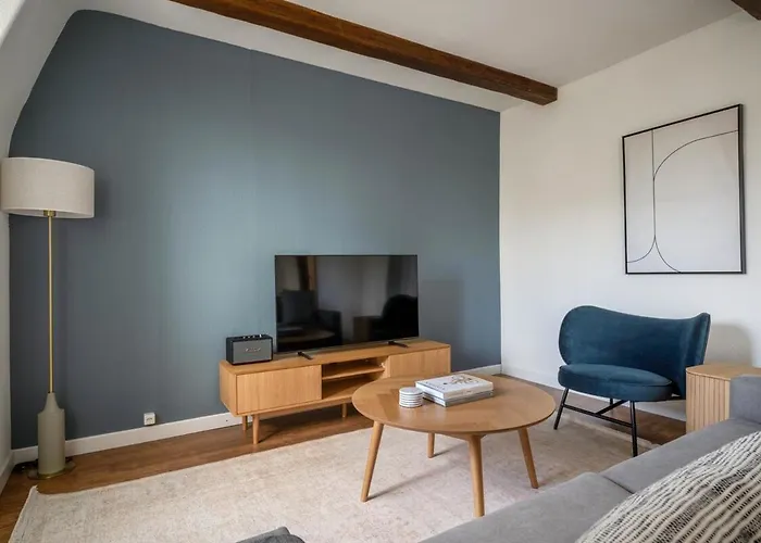 Azure - Free Parking Apartment